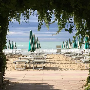 hotel-vina-del-mar-pineta.hotelinveneto.com/